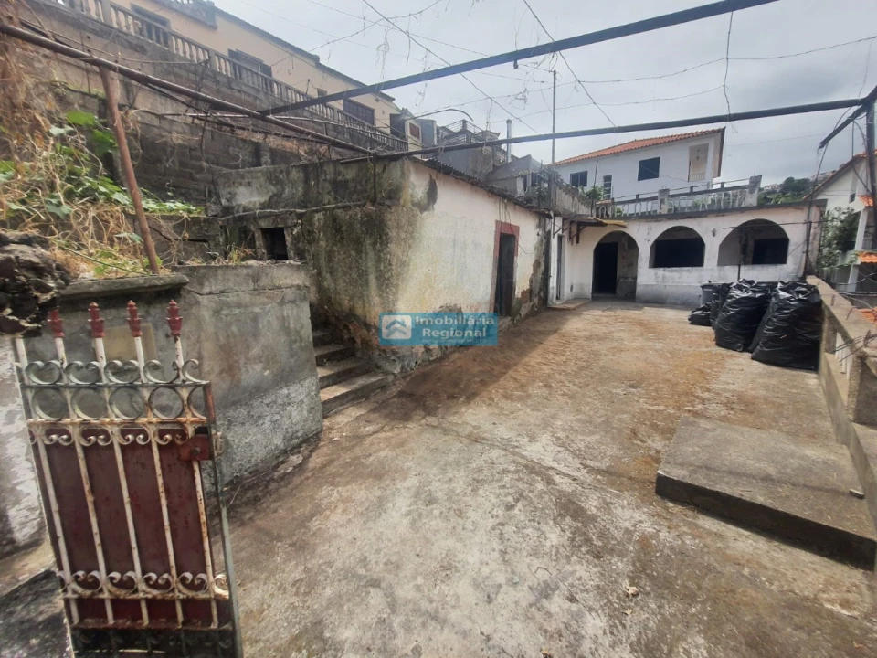 Moradia T3 para Venda em Santo Antonio Foto 2