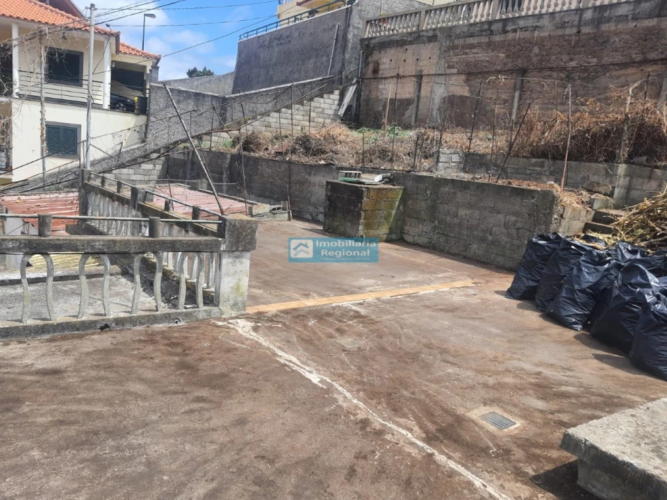 Moradia T3 para Venda em Santo Antonio Foto 1