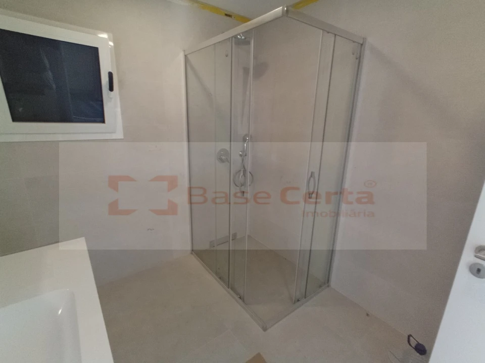 Moradia T4 para Venda em Pontinha e Famões Foto 31