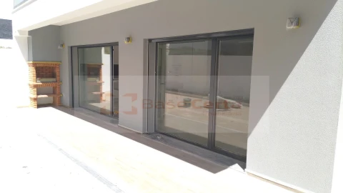 Moradia T4 para Venda em Pontinha e Famões