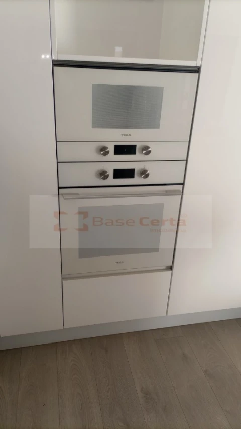 Moradia T4 para Venda em Pontinha e Famões