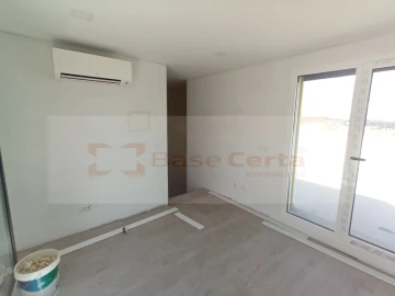 Moradia T4 para Venda em Pontinha e Famões