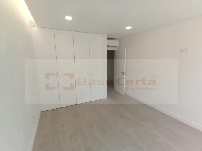 Moradia T4 para Venda em Pontinha e Famões Foto 14