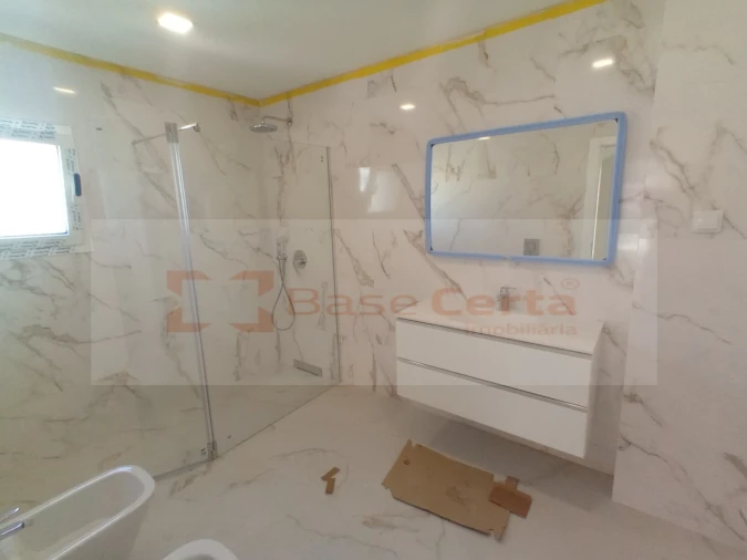 Moradia T4 para Venda em Pontinha e Famões Foto 18