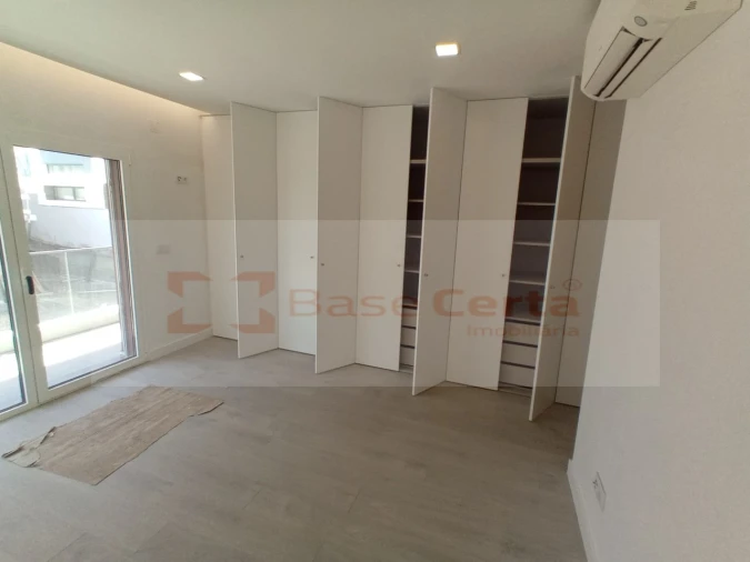 Moradia T4 para Venda em Pontinha e Famões Foto 19