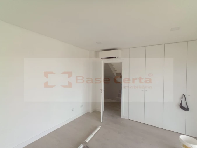 Moradia T4 para Venda em Pontinha e Famões Foto 23