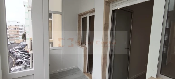 Apartamento T2 para Venda em Oeiras e São Julião da Barra, Paço de Arcos e Caxias