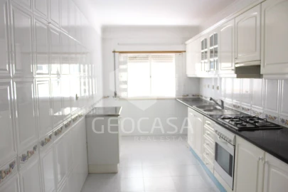 Apartamento T2 para Arrendamento em Cacém e São Marcos