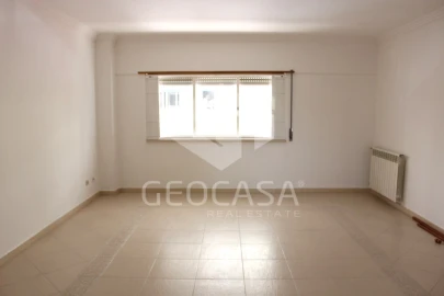 Apartamento T2 para Arrendamento em Cacém e São Marcos