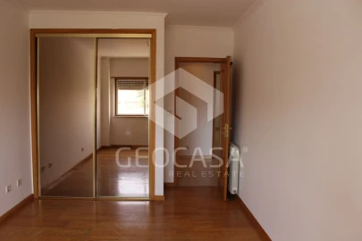 Apartamento T2 para Arrendamento em Cacém e São Marcos