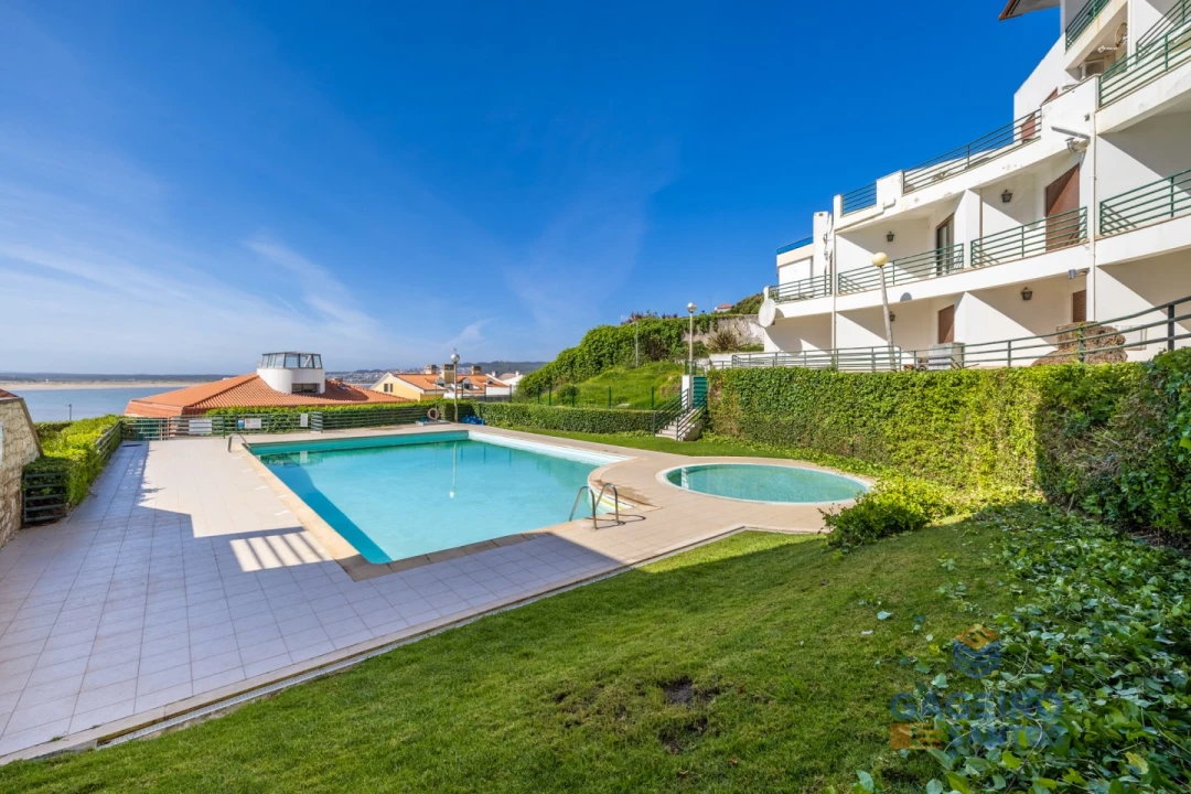 Apartamento T2 para Venda em São Martinho do Porto Foto 1