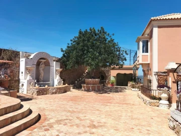 Moradia T4 para Venda em Santa Barbara de Nexe