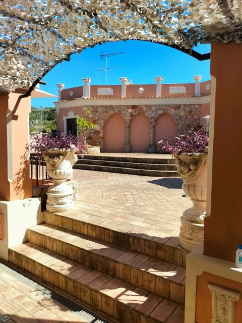 Moradia T4 para Venda em Santa Barbara de Nexe
