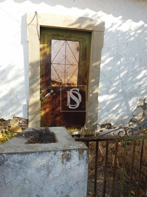 Moradia T5 para Venda em Santa Catarina da Fonte do Bispo