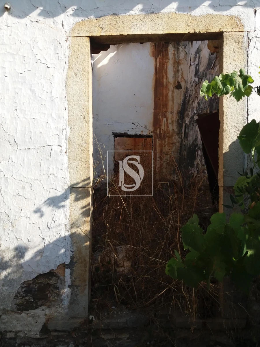 Moradia T5 para Venda em Santa Catarina da Fonte do Bispo Foto 4