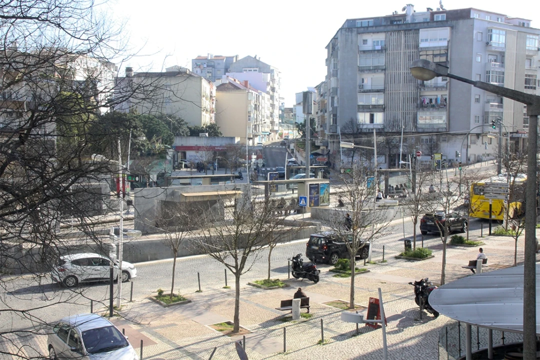 Loja para Venda em Almada, Cova da Piedade, Pragal e Cacilhas Foto 1