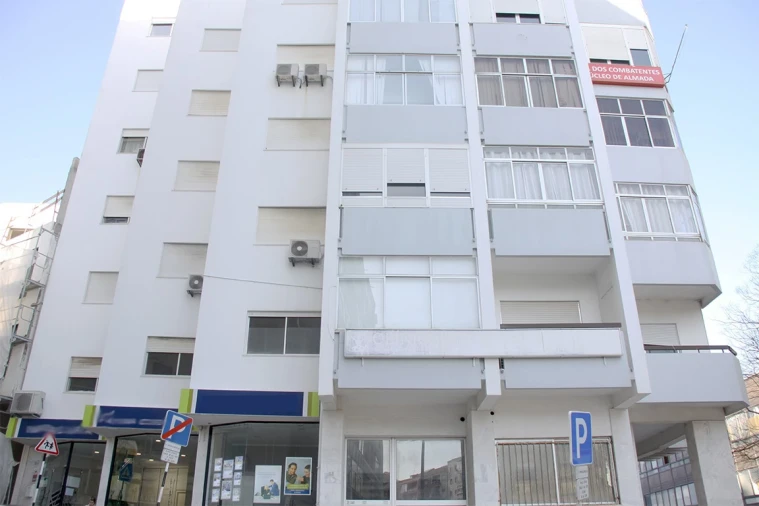 Loja para Venda em Almada, Cova da Piedade, Pragal e Cacilhas Foto 8