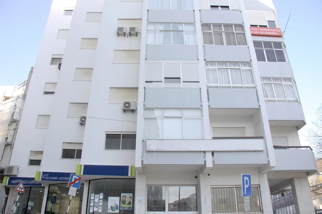 Loja para Venda em Almada, Cova da Piedade, Pragal e Cacilhas Foto 8