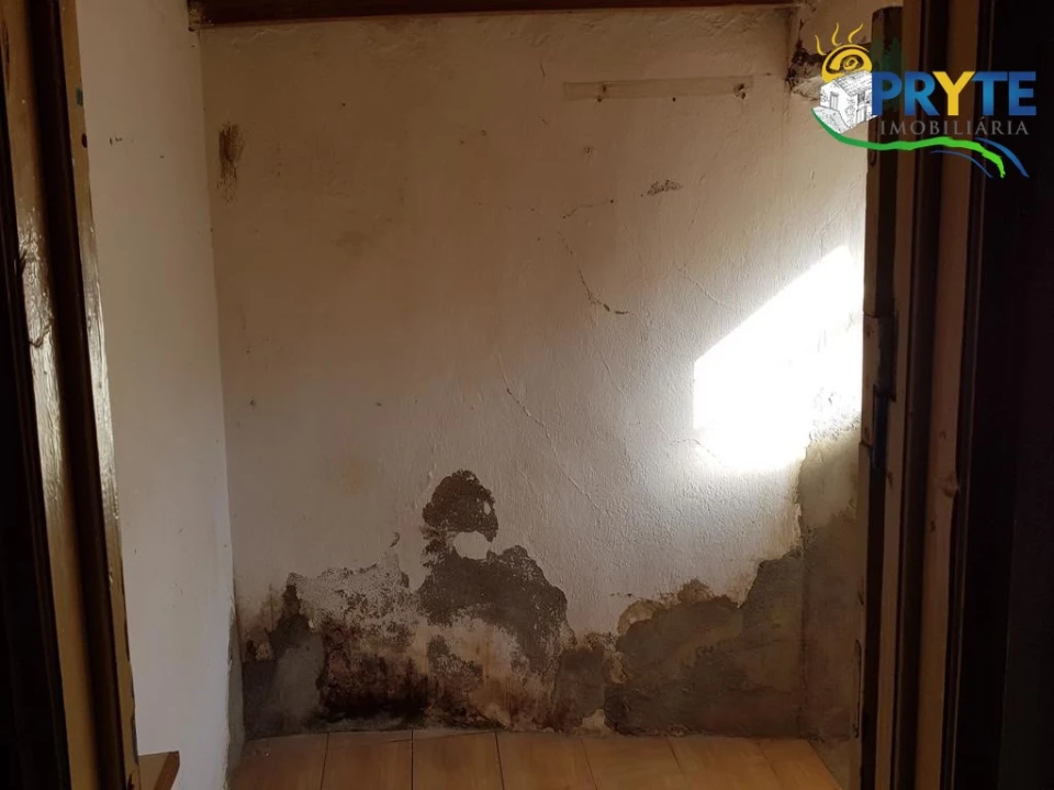 Moradia T2 para Venda em São Pedro do Esteval Foto 4