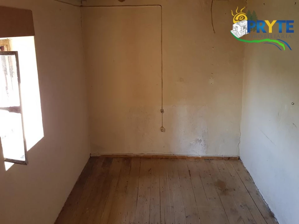 Moradia T2 para Venda em São Pedro do Esteval Foto 9