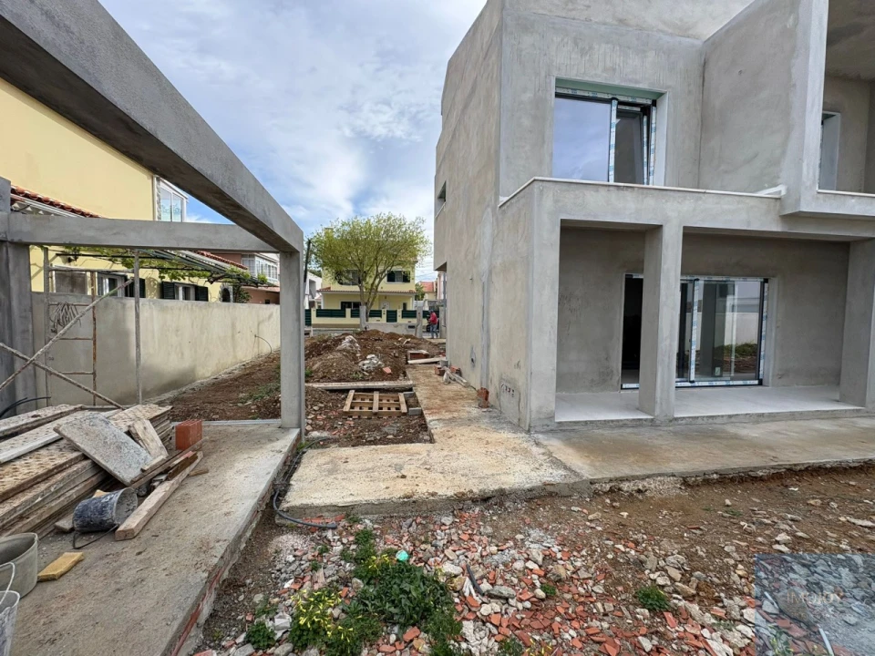 Moradia T3 para Venda em São Domingos de Rana Foto 1