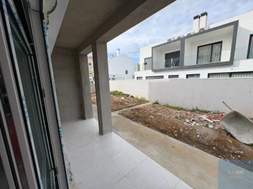 Moradia T3 para Venda em São Domingos de Rana
