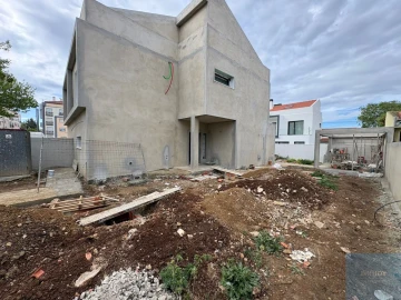 Moradia T3 para Venda em São Domingos de Rana