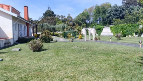 Moradia T10 para Venda em Arcozelo