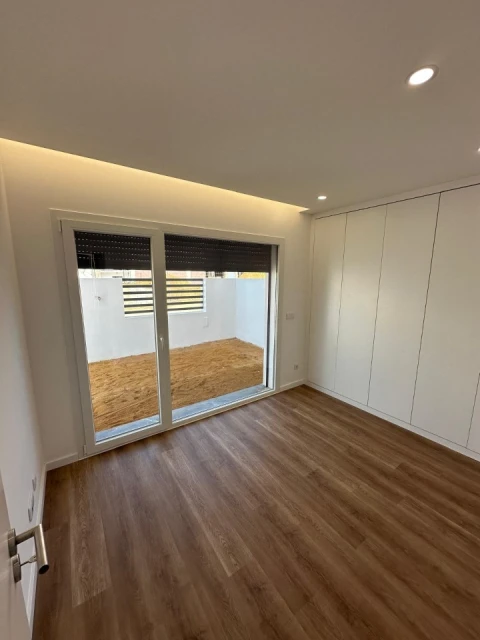 Moradia T4 para Venda em Fernao Ferro