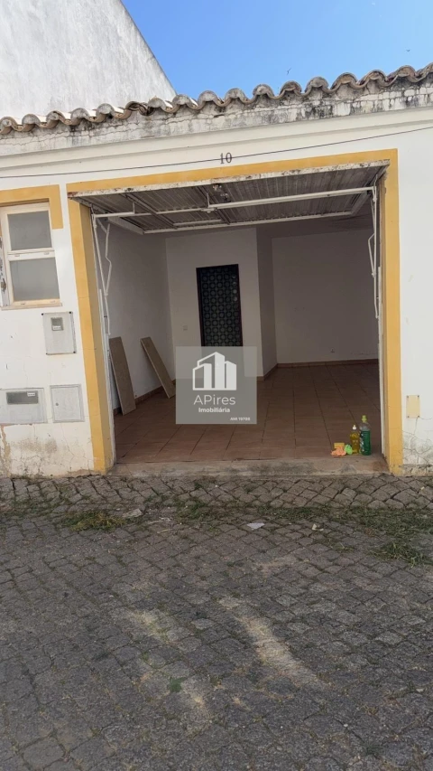 Garagem para Venda em Bensafrim e Barão de São João
