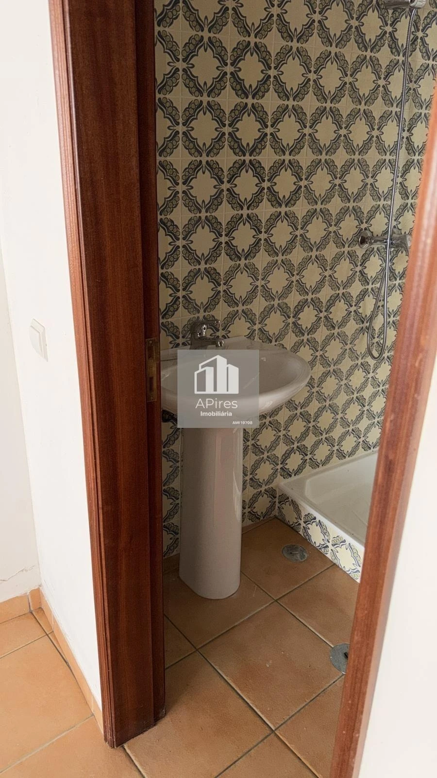 Garagem para Venda em Bensafrim e Barão de São João Foto 11