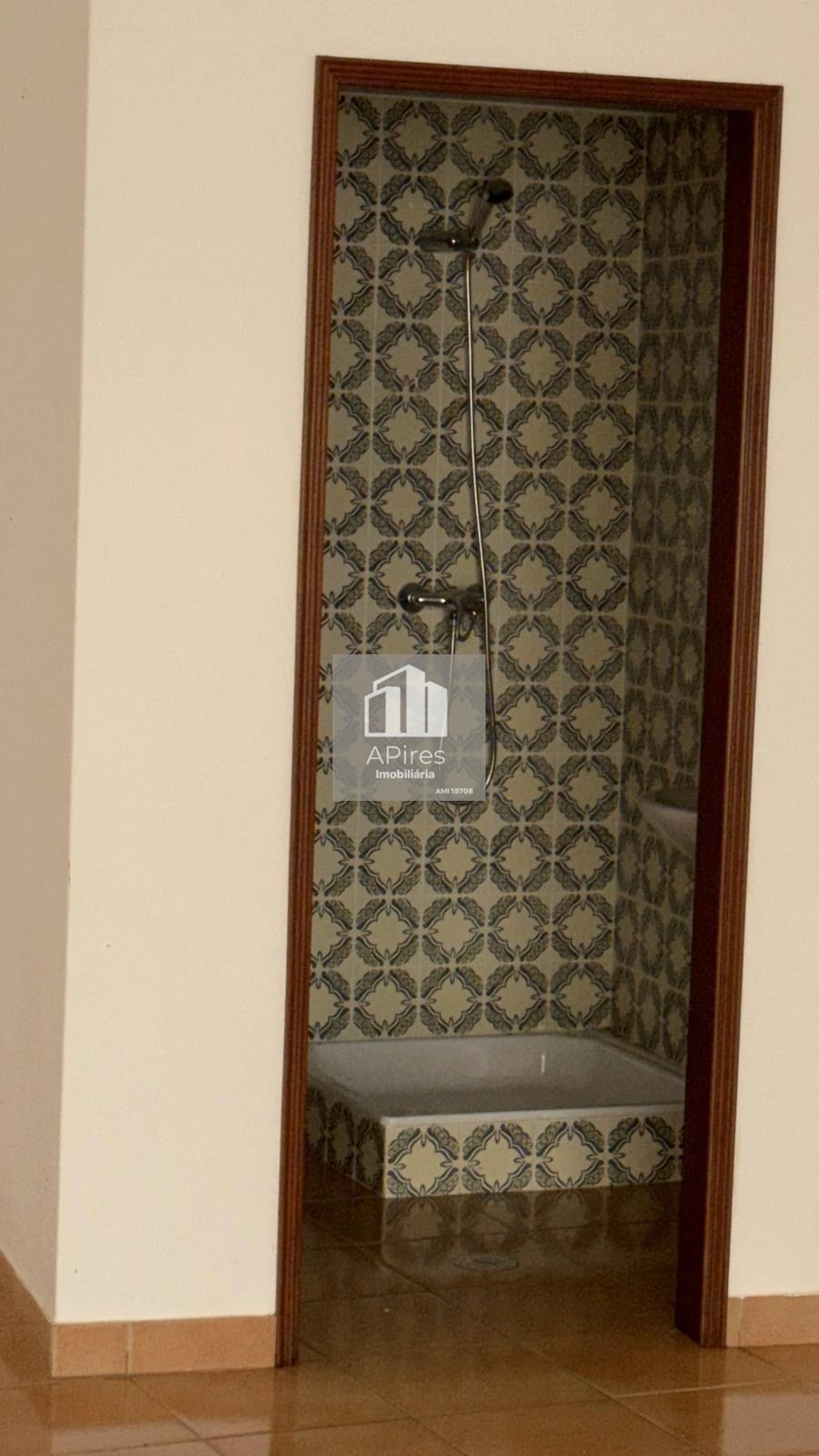 Garagem para Venda em Bensafrim e Barão de São João Foto 12