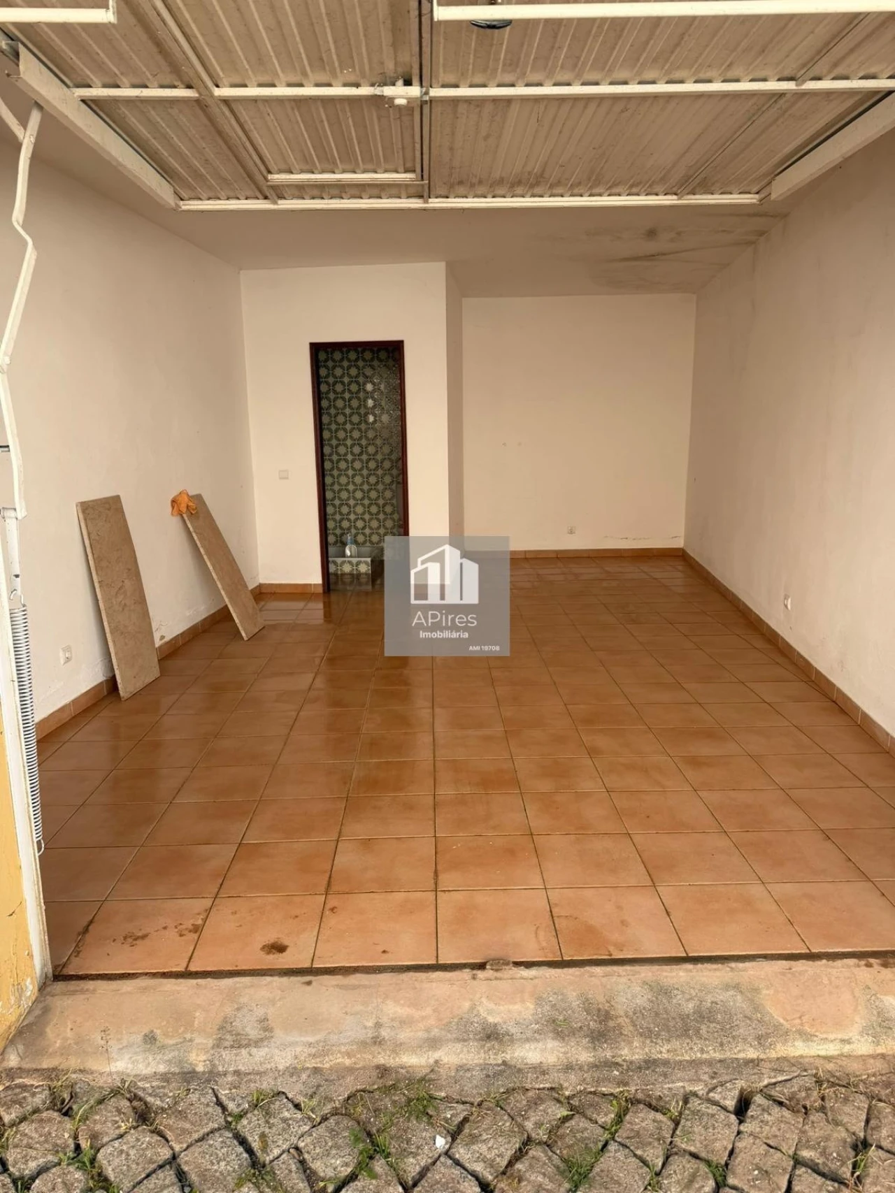 Garagem para Venda em Bensafrim e Barão de São João Foto 9