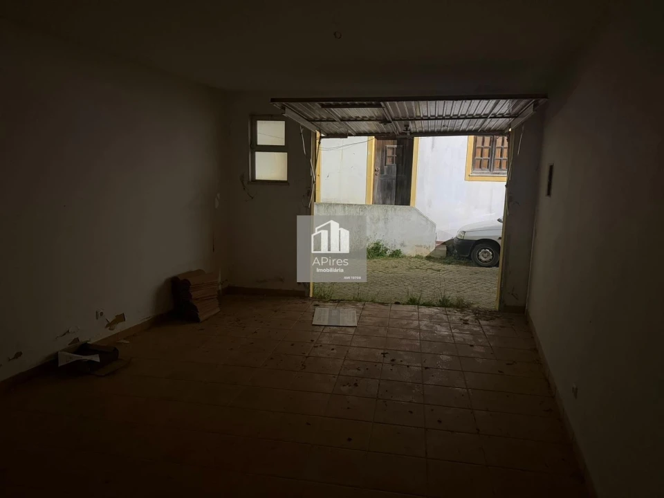 Garagem para Venda em Bensafrim e Barão de São João Foto 13