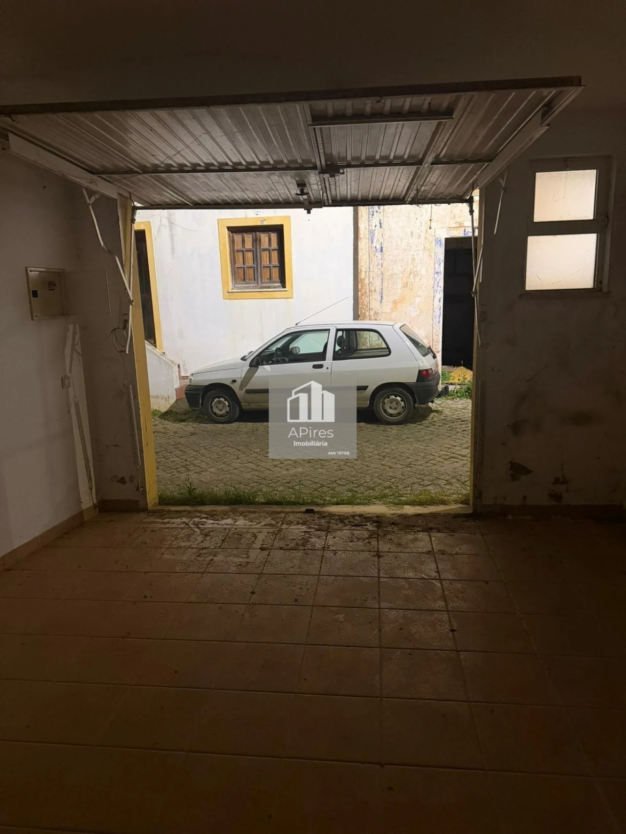 Garagem para Venda em Bensafrim e Barão de São João Foto 4