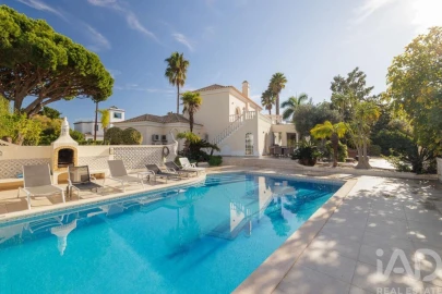 Moradia T4 para Venda em Almancil