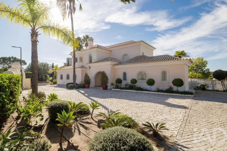 Moradia T4 para Venda em Almancil Foto 2