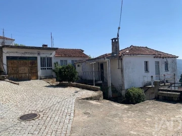 Moradia T4 para Venda em São Mamede de Ribatua