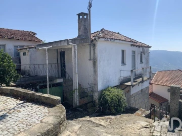 Moradia T4 para Venda em São Mamede de Ribatua