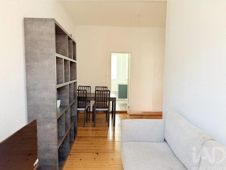 Apartamento T1 para Arrendamento em Alcantara Foto 3