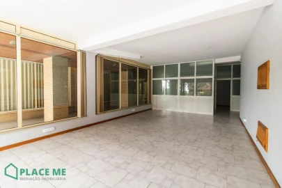 Loja para Arrendamento em Braga (Maximinos, Sé e Cividade)