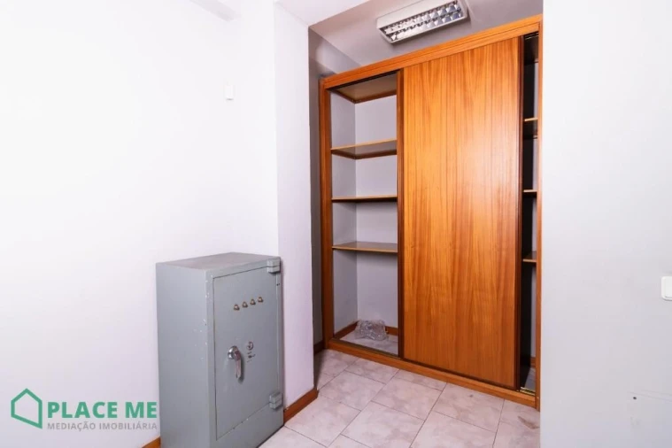 Loja para Arrendamento em Braga (Maximinos, Sé e Cividade) Foto 11