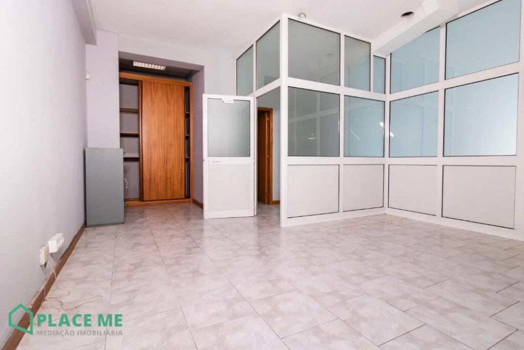 Loja para Arrendamento em Braga (Maximinos, Sé e Cividade) Foto 9