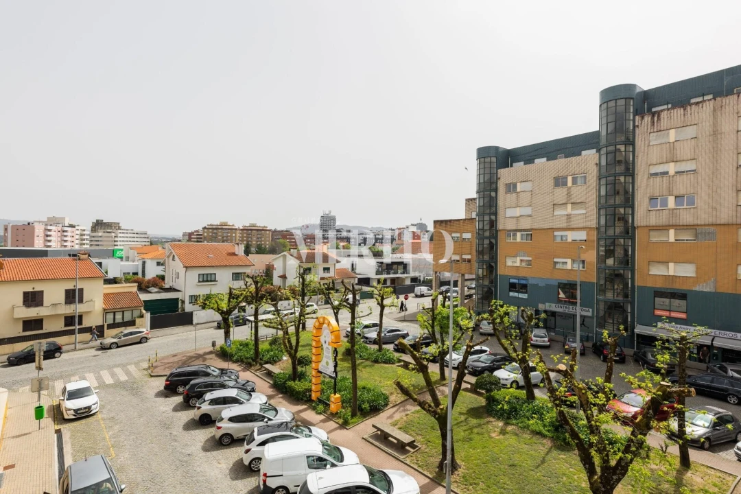 Apartamento T4 para Venda em Arcozelo Foto 1