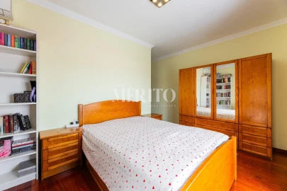 Apartamento T4 para Venda em Arcozelo