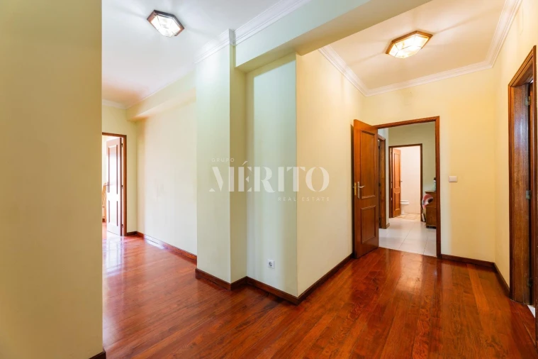 Apartamento T4 para Venda em Arcozelo Foto 9