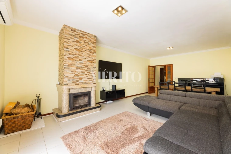 Apartamento T4 para Venda em Arcozelo Foto 3