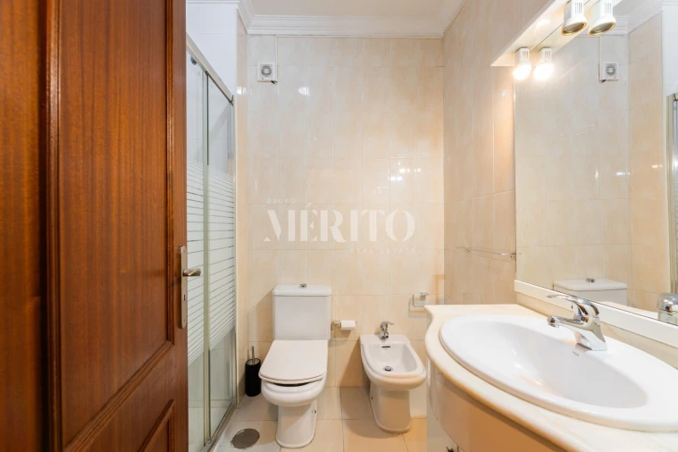 Apartamento T4 para Venda em Arcozelo Foto 15
