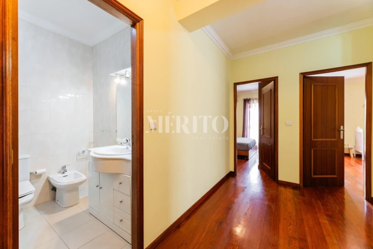 Apartamento T4 para Venda em Arcozelo Foto 8