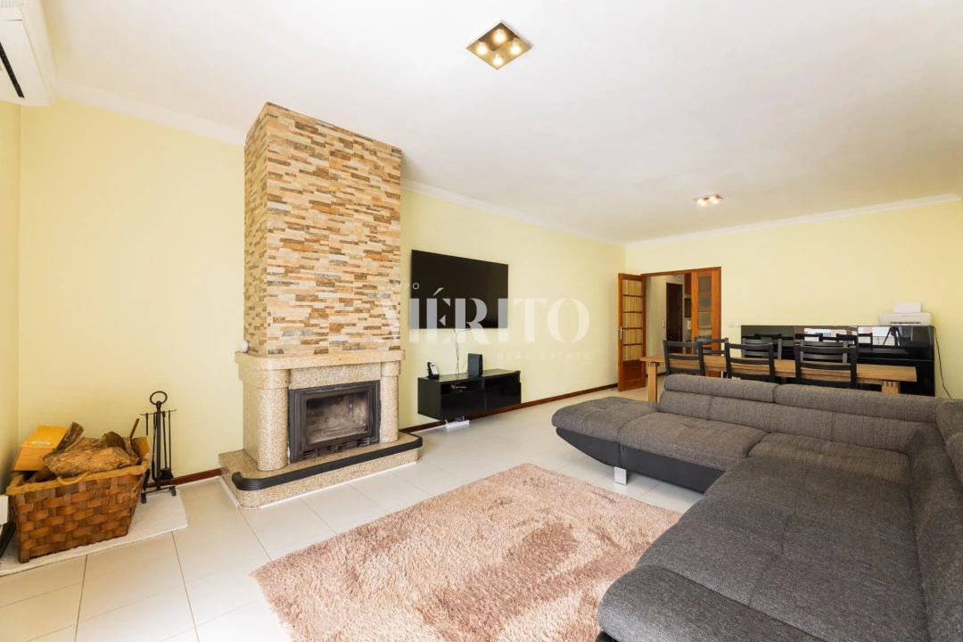 Apartamento T4 para Venda em Arcozelo Foto 3